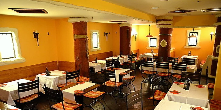 2x salát, těstoviny nebo risotto a dvě kávy