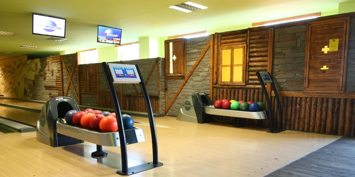 1,25–2,5 kg žeber, kolene, řízků, křídel a bůčkové rolády i hodina bowlingu
