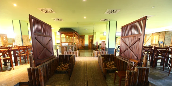 1,25–2,5 kg žeber, kolene, řízků, křídel a bůčkové rolády i hodina bowlingu