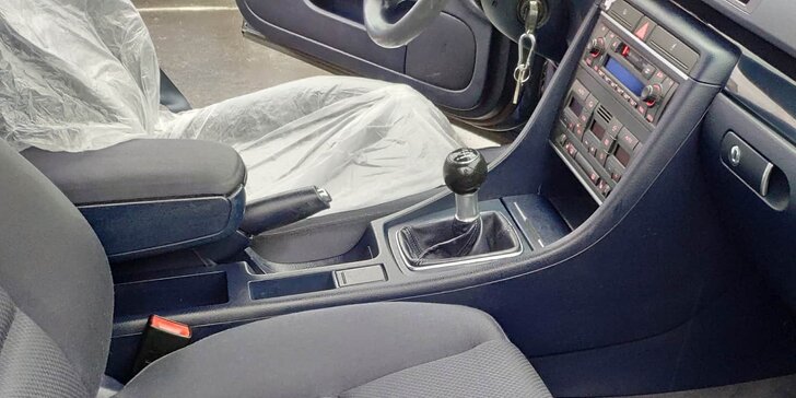 Čištění interiéru auta: luxování, tepování i očištění a oživení plastů