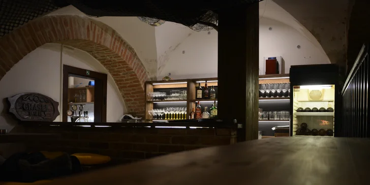 Uhaste žízeň: dva velké světlé ležáky Vladyka 11° z pivovaru Grasel a k tomu třeba utopenec