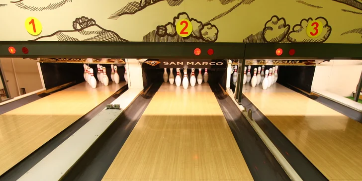 1,25–2,5 kg žeber, kolene, řízků, křídel a bůčkové rolády i hodina bowlingu
