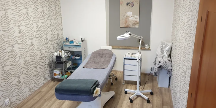 Úprava a barvení obočí či lash lifting a výživa pro zvětšení objemu řas