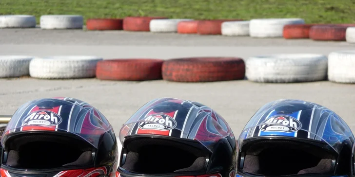 10 min. závodění pro jednoho: motokára Honda s rychlostí 70 km/h, 600 m dlouhá trať
