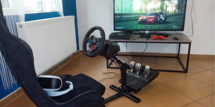 Virtuální realita a závodní simulátor pro 1–4 osoby: 60 minut zábavy