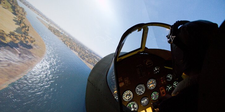 Zažijte let jako v opravdové pilotní kabině: simulátor letu Spitfire i Falcon
