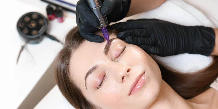 Permanentný make-up: púdrové obočie, akvarelové pery, korekcia