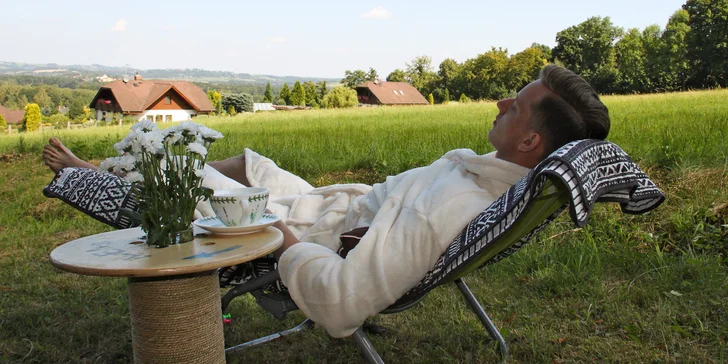 Odpočiňte si ve dvou: 40min. bylinná koupel, čaj a třeba i masáž