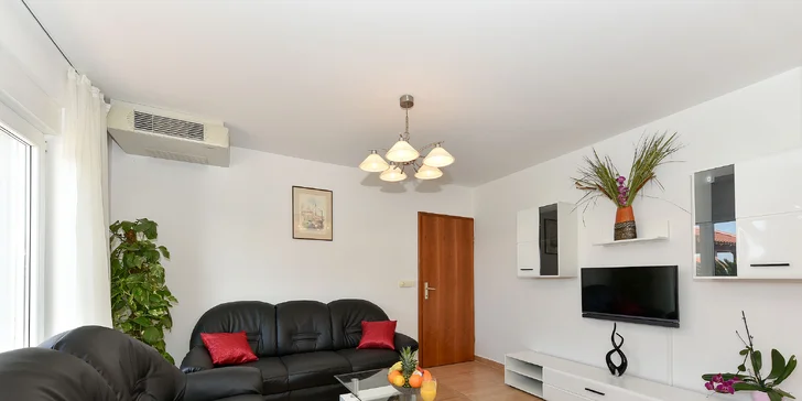 Penzion v Zadaru kousek od moře: apartmán s kuchyňkou a venkovní bazén