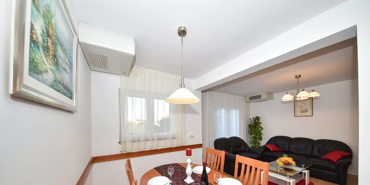 Penzion v Zadaru kousek od moře: apartmán s kuchyňkou a venkovní bazén