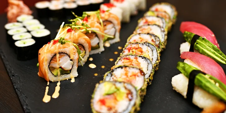 Pestré sushi menu: sety s miso losos nebo tofu polévkou, mangovým salátem i citronádou či vínem