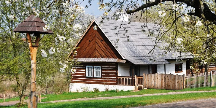 Výlet za historií: vstupenka do skanzenu, muzea a kostela v Kouřimi