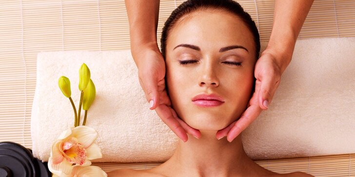 Relaxační masáž nohou včetně peelingu a kosmetická masáž včetně ledové masky