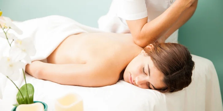 Hodina relaxu: masáž dle výběru s prvky thajské, havajské a relaxační masáže