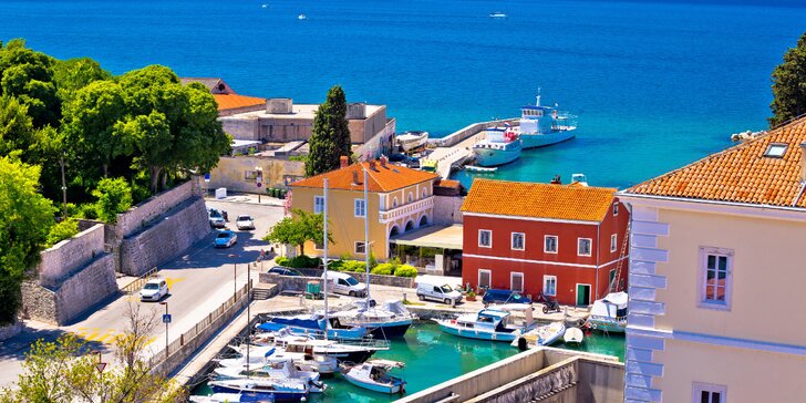 Penzion v Zadaru kousek od moře: apartmán s kuchyňkou a venkovní bazén
