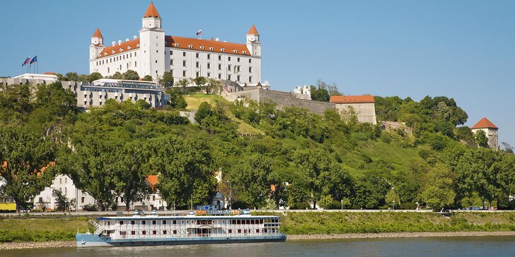 Luxusní pobyt v centru Bratislavy: výhled na Dunaj, snídaně i pokoj s vířivkou