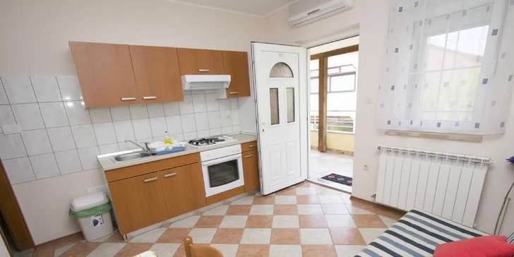 Dovolená na Istrii: apartmány až pro 4 os., 10 minut na pláž, termíny do konce října