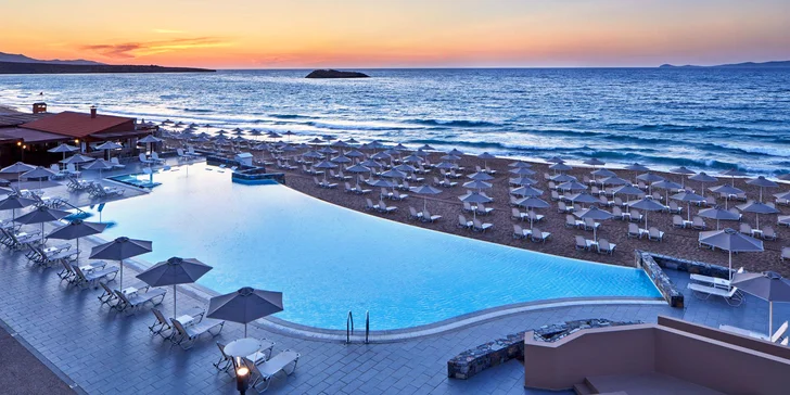 Relax na písčitých plážích 7 km od Heraklionu: hotel jen pro dospělé a s all inclusive