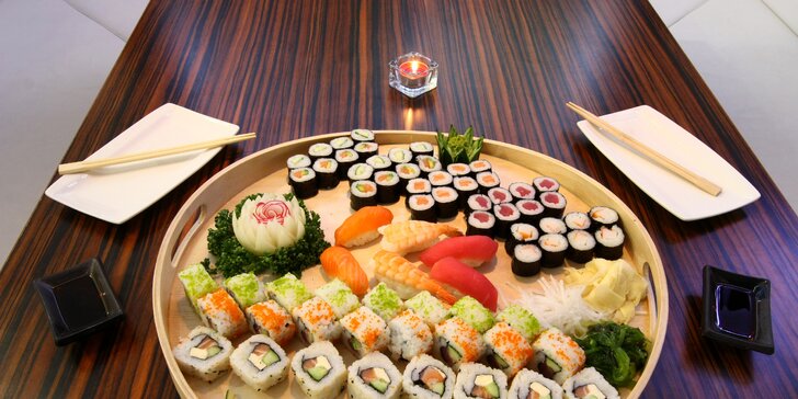 Sushi sety s 21–70 kousky: nigiri, maki i roll s krevetami, lososem, tuňákem aj.