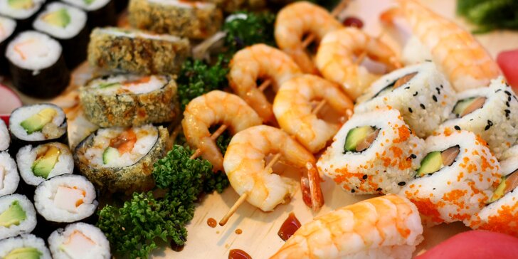 Sushi sety: 34 nebo 50 kousků s lososem, krevetami, tuňákem i avokádem