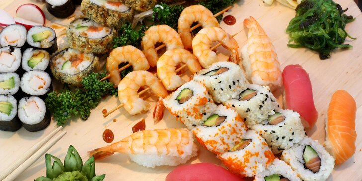 Sushi sety: 34 nebo 50 kousků s lososem, krevetami, tuňákem i avokádem