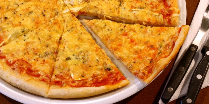 1–4 křupavé a nazdobené pizzy podle výběru
