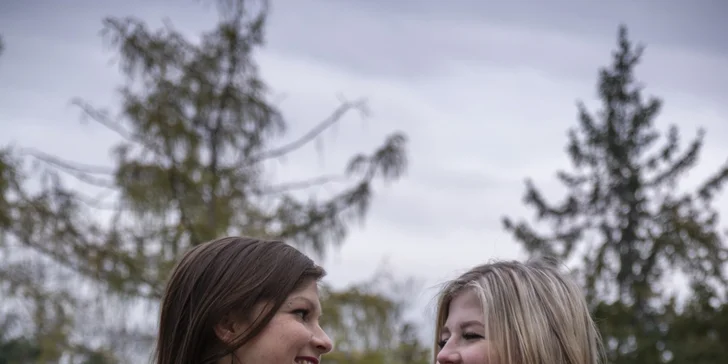 Ateliérové či exteriérové focení portrétů, těhotenské i celé rodiny