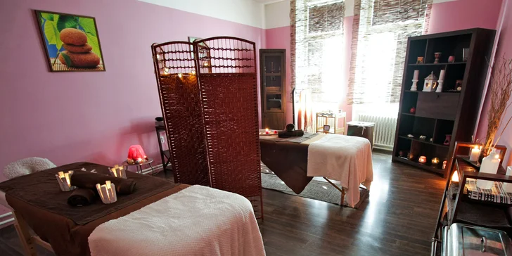 Hodina božské relaxace pro pár: Lomi Lomi, klasická, segmentová i tajemná masáž