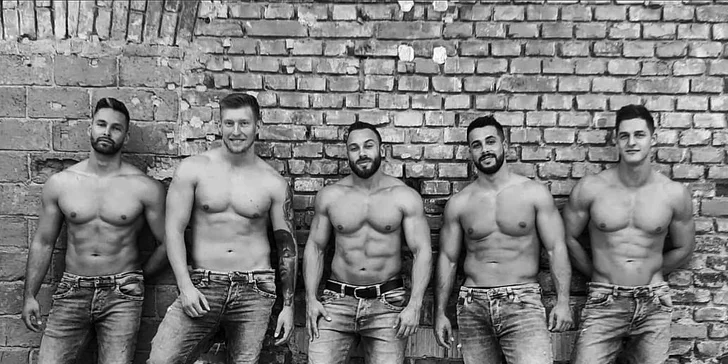 Užijte si 3hodinovou show plnou vymakaných těl: žhavé vystoupení pánské skupiny Men4Queen