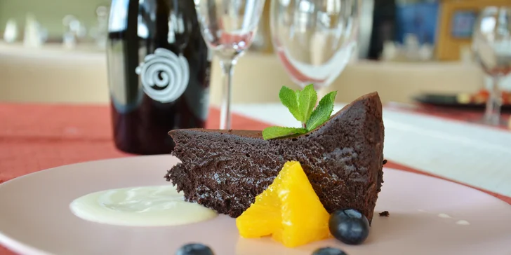 3chodové degustační menu: pečené papričky, hovězí žebra i čokoládový dort