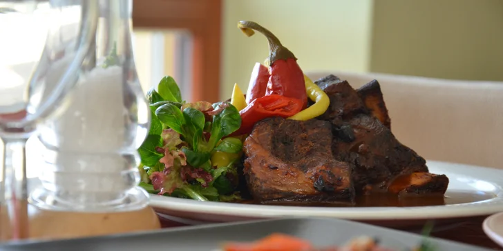 3chodové degustační menu: pečené papričky, hovězí žebra i čokoládový dort