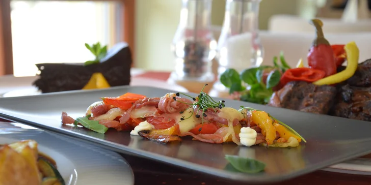 3chodové degustační menu: pečené papričky, hovězí žebra i čokoládový dort