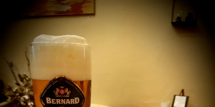 Skvělá svačinka: káva a dort dle výběru nebo pivo či víno s pikantními nachos