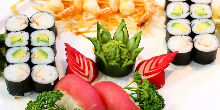 Sushi sety s 21–70 kousky: nigiri, maki i roll s krevetami, lososem či tuňákem