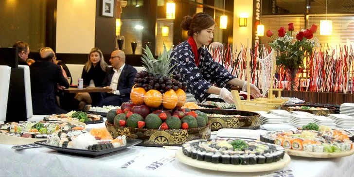 Sushi sety s 21–70 kousky: nigiri, maki i roll s krevetami, lososem či tuňákem