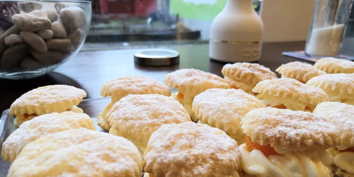 Sladké chvíle v centru Liberce: káva, zákusek a limonáda podle výběru