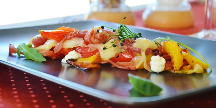 3chodové degustační menu: pečené papričky, hovězí žebra i čokoládový dort