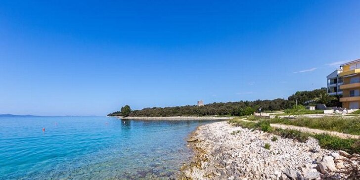 Dovolená v Chorvatsku: krásné apartmány s výhledem na moře, 100 m od pláže, bazén neomezeně
