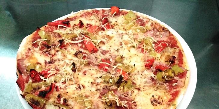 Hodina bowlingu a pizza dle výběru z menu nebo tatarák u Olešné