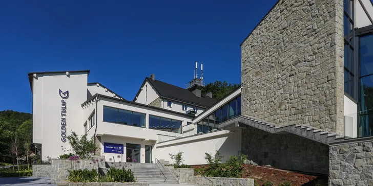 Moderní hotel s výhledem na Slezské Beskydy: polopenze a neomezený vstup do wellness i fitness