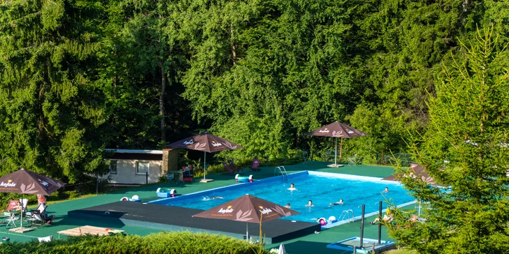 V ceně jedné z variant máte i celodenní vstup do bazénu a na sportovní hřiště.