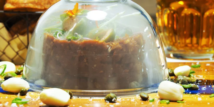 450g tatarák z vyzrálého hovězího plemene Angus: klasický či zauzený + 20 topinek