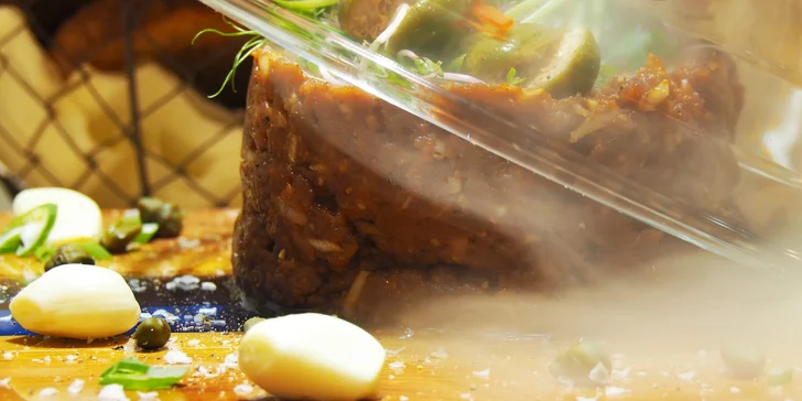 450g tatarák z vyzrálého hovězího plemene Angus: klasický či zauzený + 20 topinek