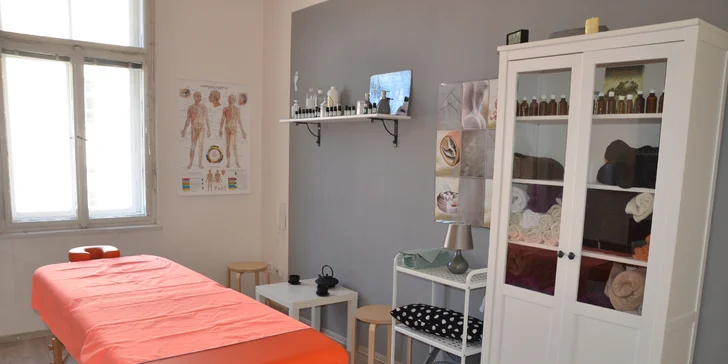 Voňavá relaxace: Aromaterapeutická masáž pro zdravá záda v délce 60 minut