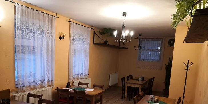 300 či 600 g tataráku z hovězí roštěné s topinkami v restauraci Sparta