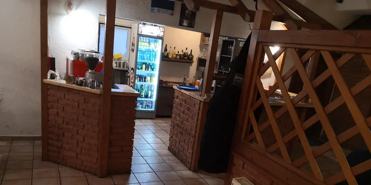 300 či 600 g tataráku z hovězí roštěné s topinkami v restauraci Sparta