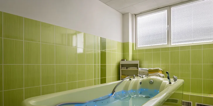 Víkendový relaxační pobyt v centru lázeňského města Dudince s bazénem, masáží a procedurami