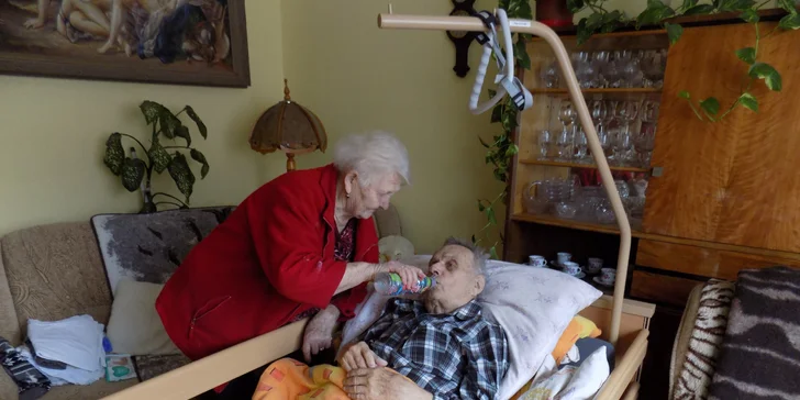 Přispějte na pomůcky pro hospic a přijďte debatovat na téma umírání jako součást života