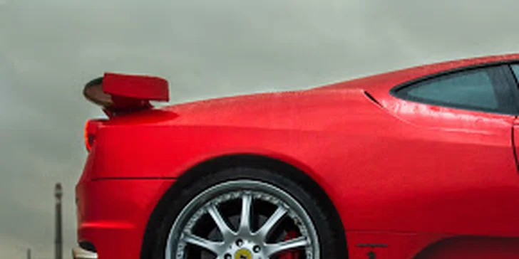 Zážitkové jízdy ve Ferrari, Lamborghini či Mercedes Benz: 15, 30, 45 i 60 minut
