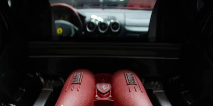 Zážitkové jízdy ve Ferrari, Lamborghini či Mercedes Benz: 15, 30, 45 i 60 minut